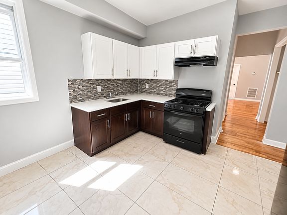 2nd image of 470 S 15th St APT 2