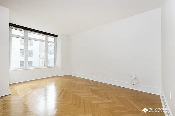 Rented by Sumitomo Real Estate Sales | media 18