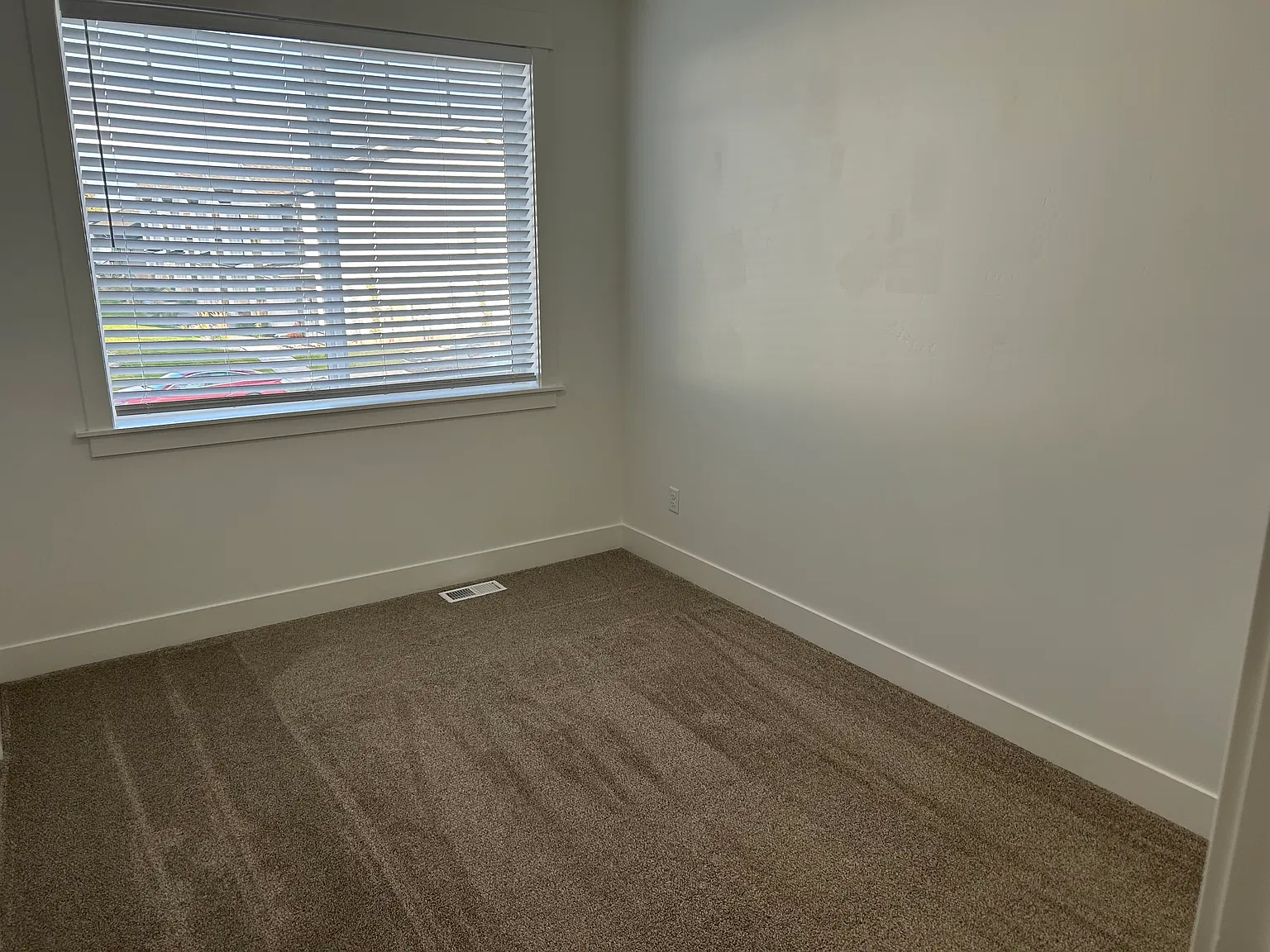 3 bed, 2.5 bath, 1630 sqft, $1,750 — Photo 2
