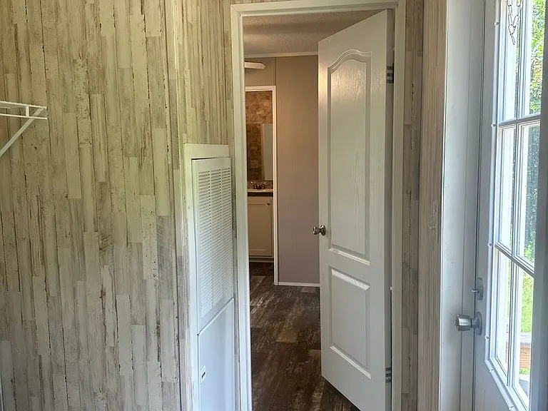 1335 Bell Ave — Photo 4