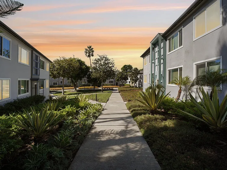 Ladera Townhouse — Photo 1