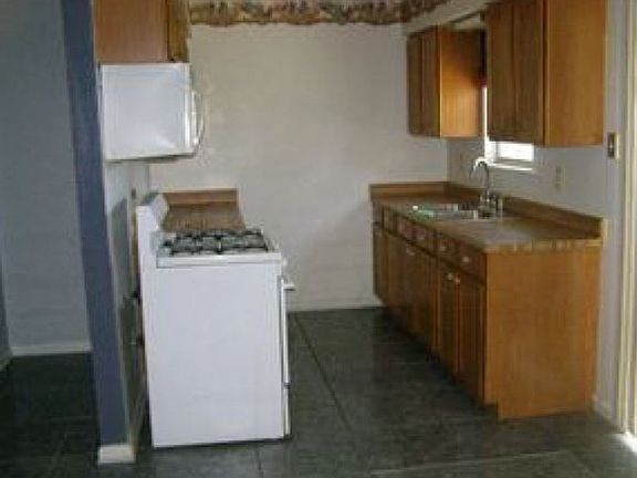 4th image of 137 S Dexter Dr