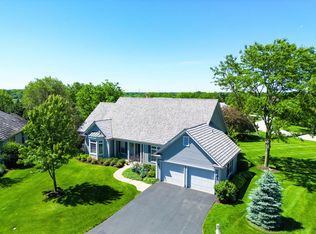 6279 Merit Club Ln, Libertyville, IL 60048