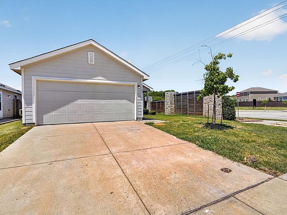 3rd image of 1103 Avalon Dr