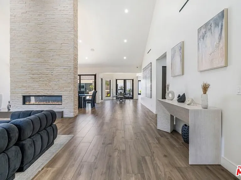 17520 Embassy Dr — Photo 11