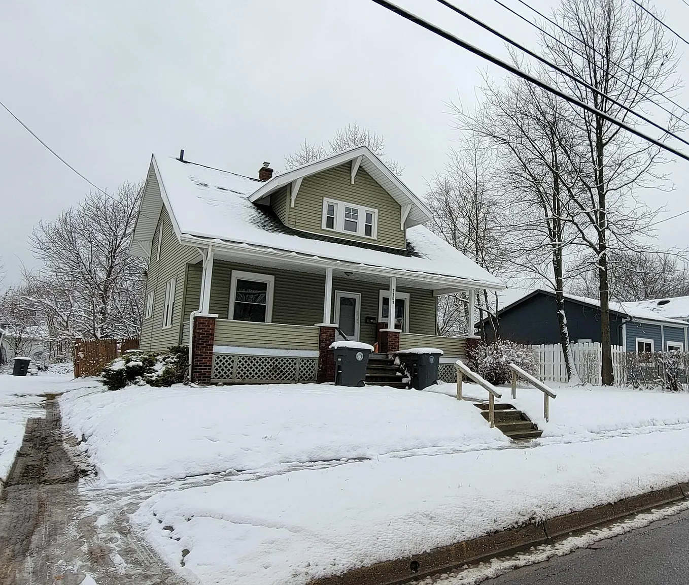 1101 E Archwood Ave photo 1