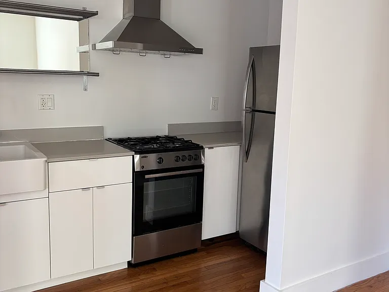 2516 London St #2516 — Photo 9