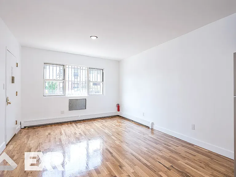 9 Hunterfly Pl #2F — Photo 3