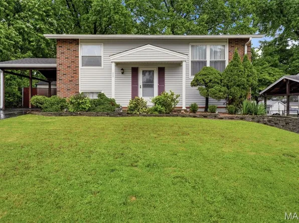 2674 Bennington Pl, Maryland Heights, MO 63043