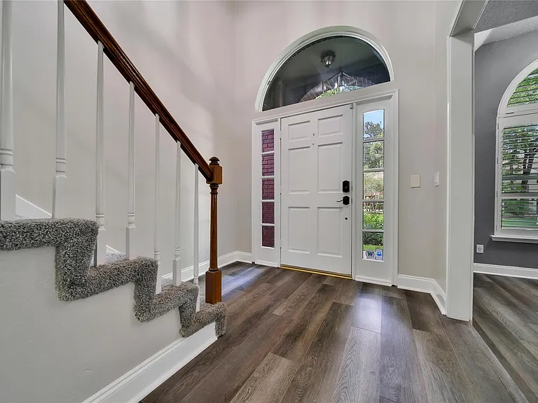 11 Windledge Pl — Photo 16