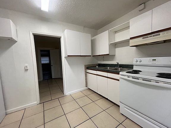 3rd image of 720 22nd Ave W APT 2