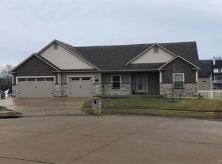 52 Cherry Oaks Ct, Wentzville, MO 63385