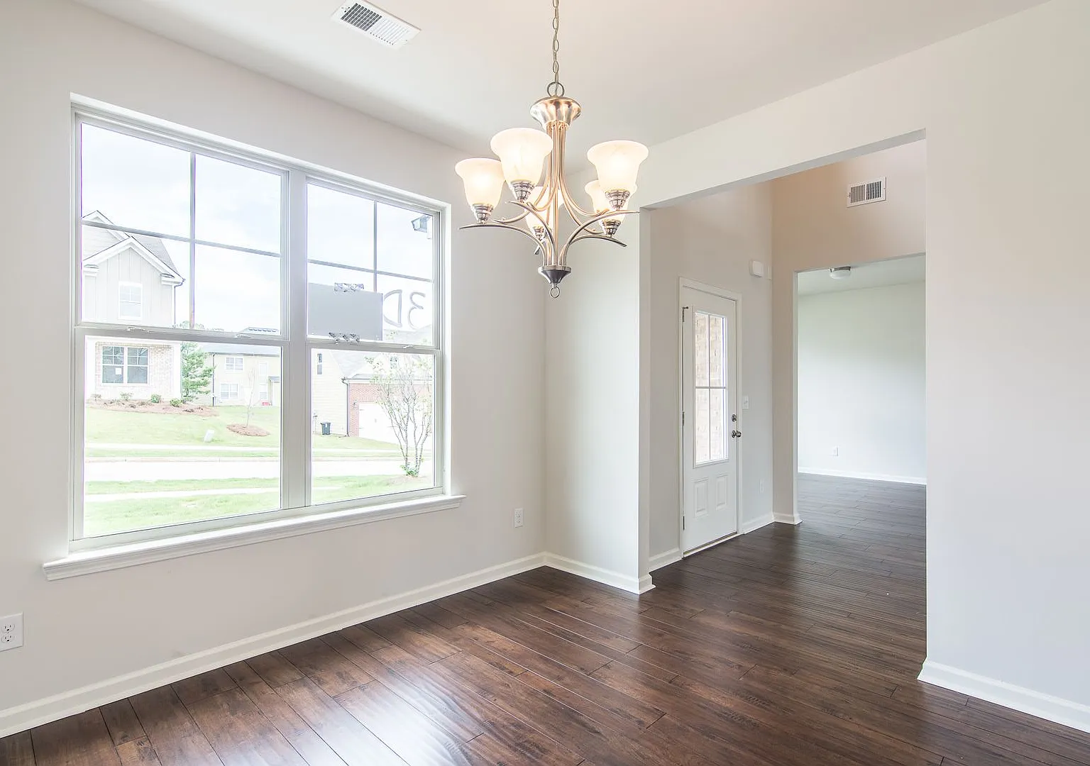 Beautiful 5 bed Single Family Home in Lawrenceville! — Photo 2