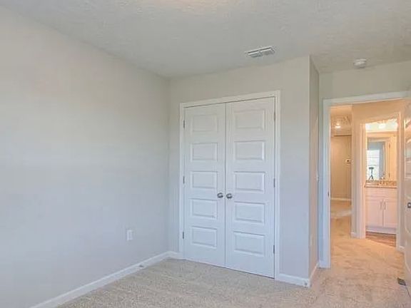 5th image of 1835 Bethpage Dr
