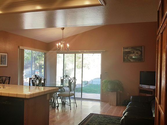 5th image of 260 Paddlewheel Dr