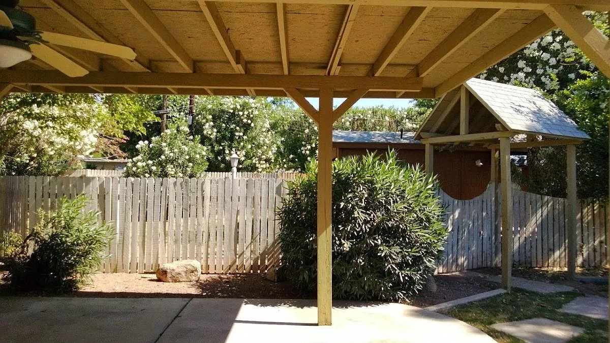 132 E Broadway Ln — Photo 3