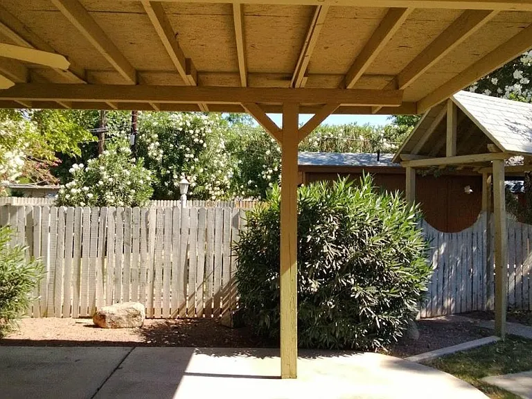 132 E Broadway Ln — Photo 3