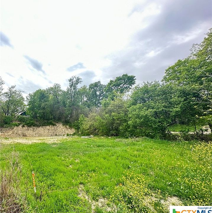 1st image of 406 E Avenue H