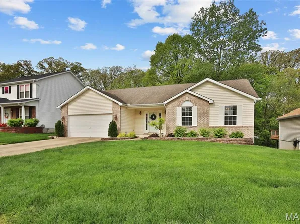 1200 Sweeping Oaks Dr, Saint Charles, MO 63304