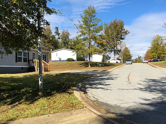 4th image of 204 Rocky Ln