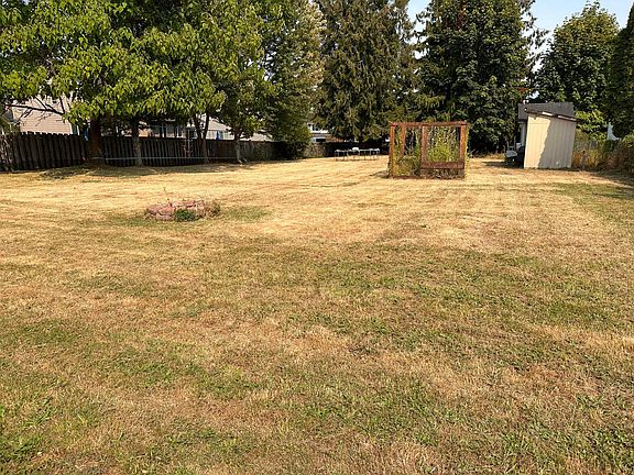 4th image of 2307 Cedar Rd