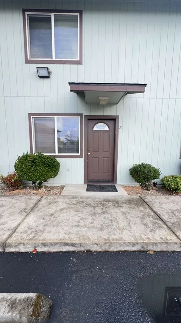 4024-1g - 2084 NE Fairview #A-G — Photo 1