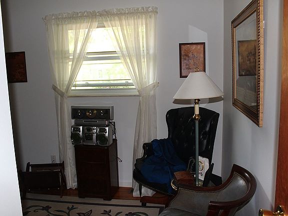 3rd image of 752 Wooster Pike