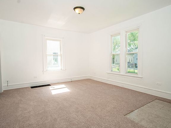 3rd image of 534 E Benton St