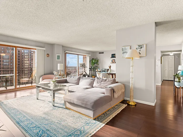 1225 Lasalle Ave #1404 — Photo 3