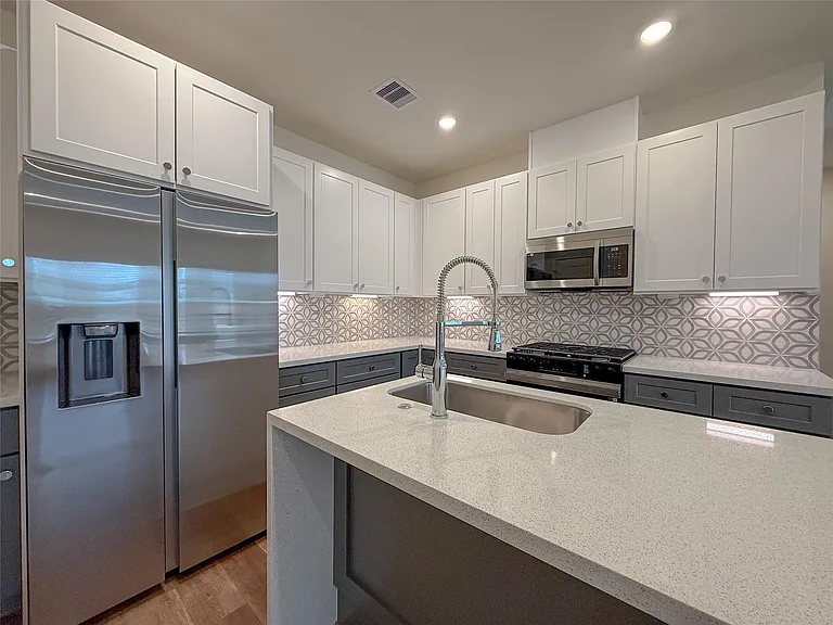 881 Rachel St #D — Photo 8