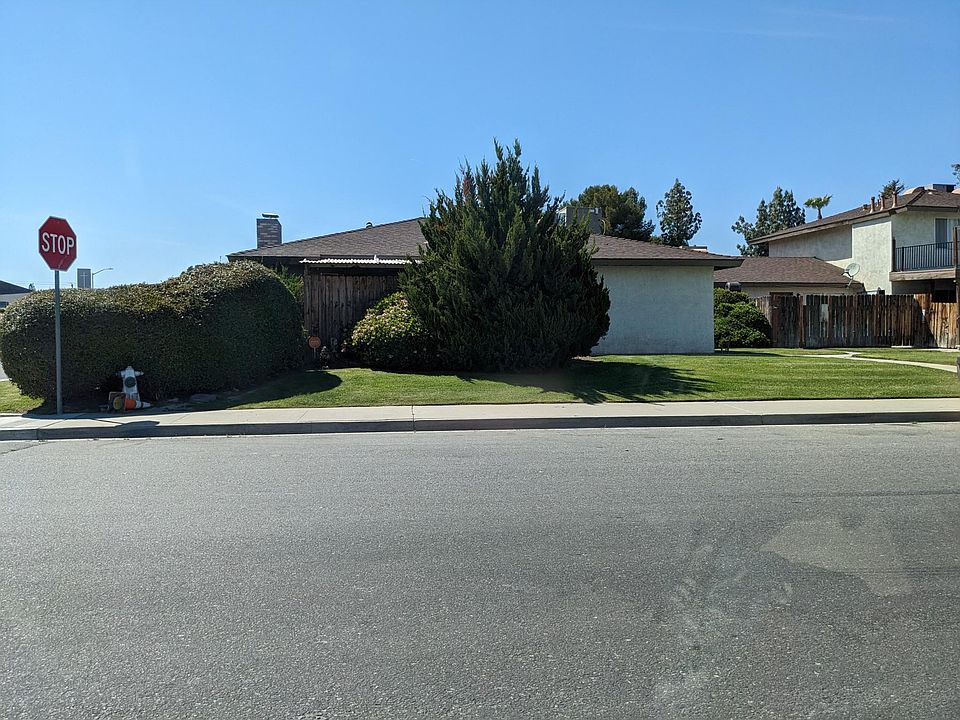 2nd image of 2711 Hollyhock Ln #5