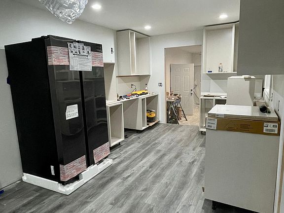 Kitchen with NEW Samsung black stainless appliances and soft close cabinets