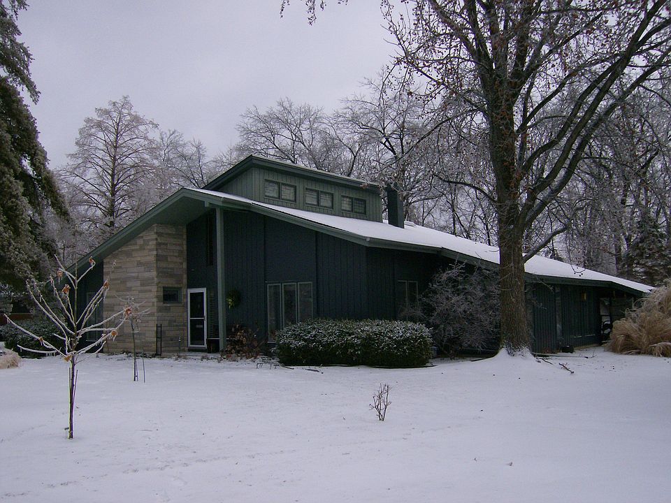 2nd image of 2423 Carriage Ln