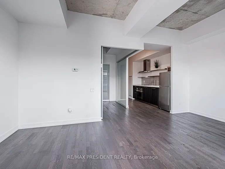 560 King St W #1005 — Photo 5