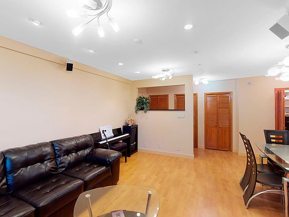 5th image of 2280 Burnett St APT 4I