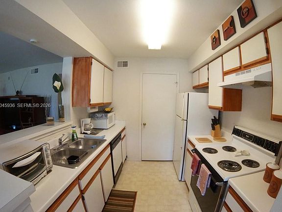 4th image of 2361 NW 33rd St APT 604