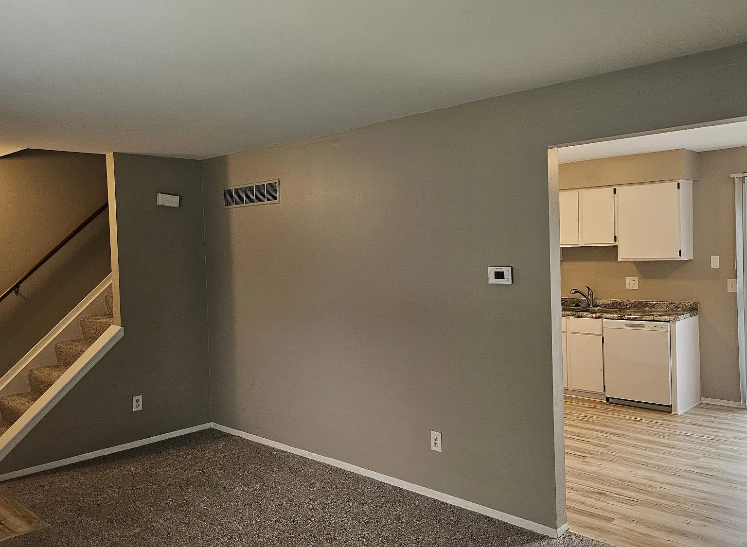 3 bed, 1.5 bath, 2200 sqft, $1,495 — Photo 4