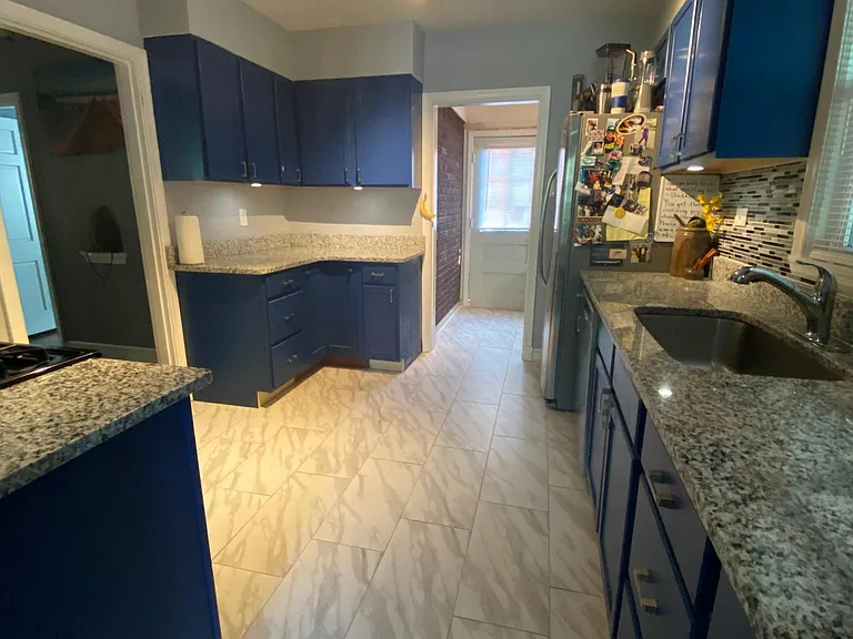 3589 Kenwood Ave — Photo 2