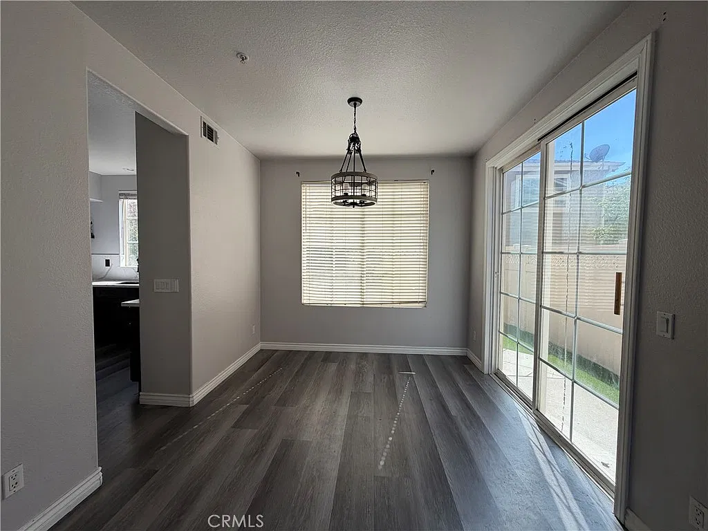 3 bed, 2.5 bath, 1509 sqft, $3,500 — Photo 3