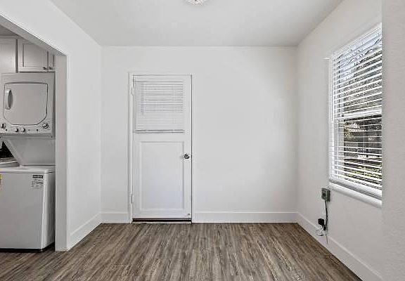 5th image of 15259 Corbett Ct