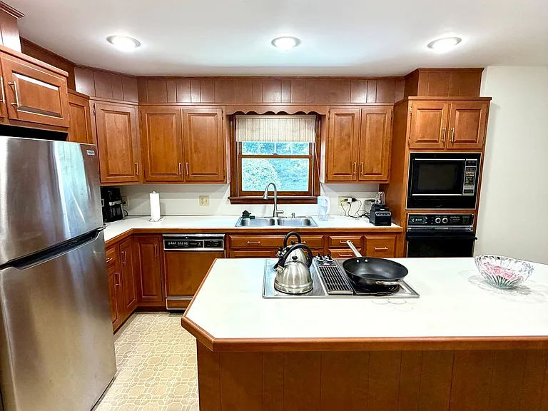 684 Steinman Ct — Photo 9