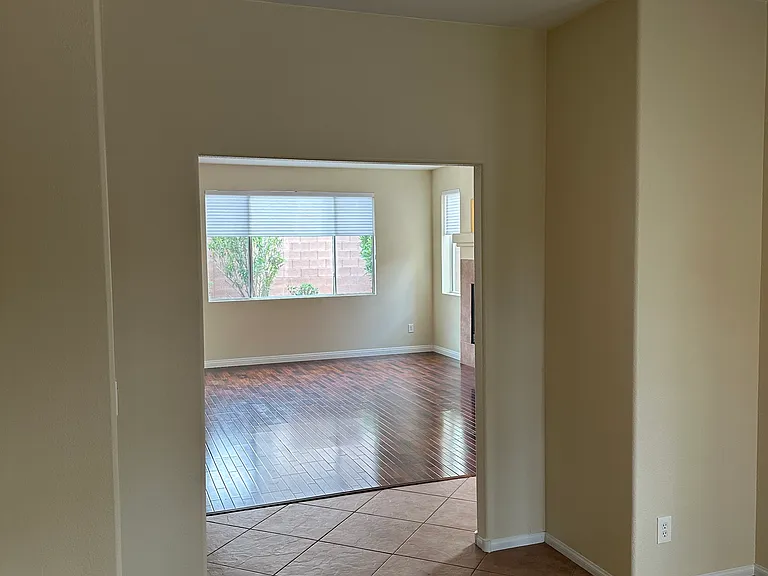 11453 Diveley Ave — Photo 31
