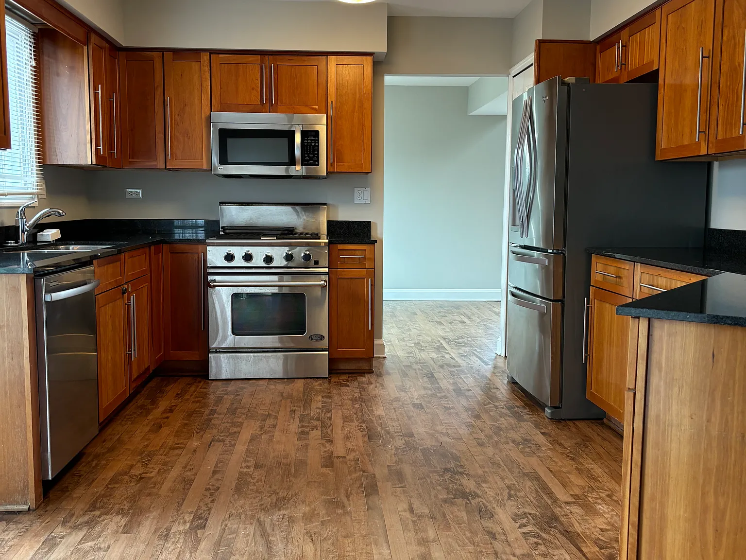 4 bed, 2.5 bath, 2500 sqft, $3,395 — Photo 4