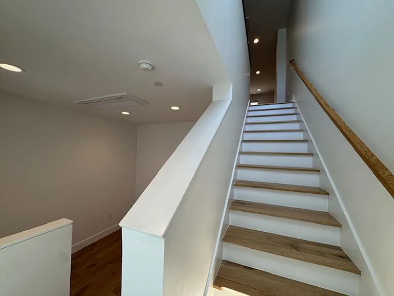 906 Brown Ave — Photo 5