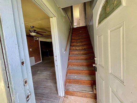 3rd image of 518 S Kansas St