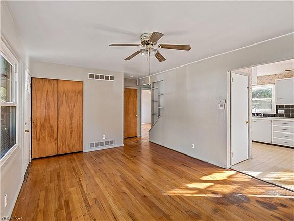 5th image of 2797 Conway St