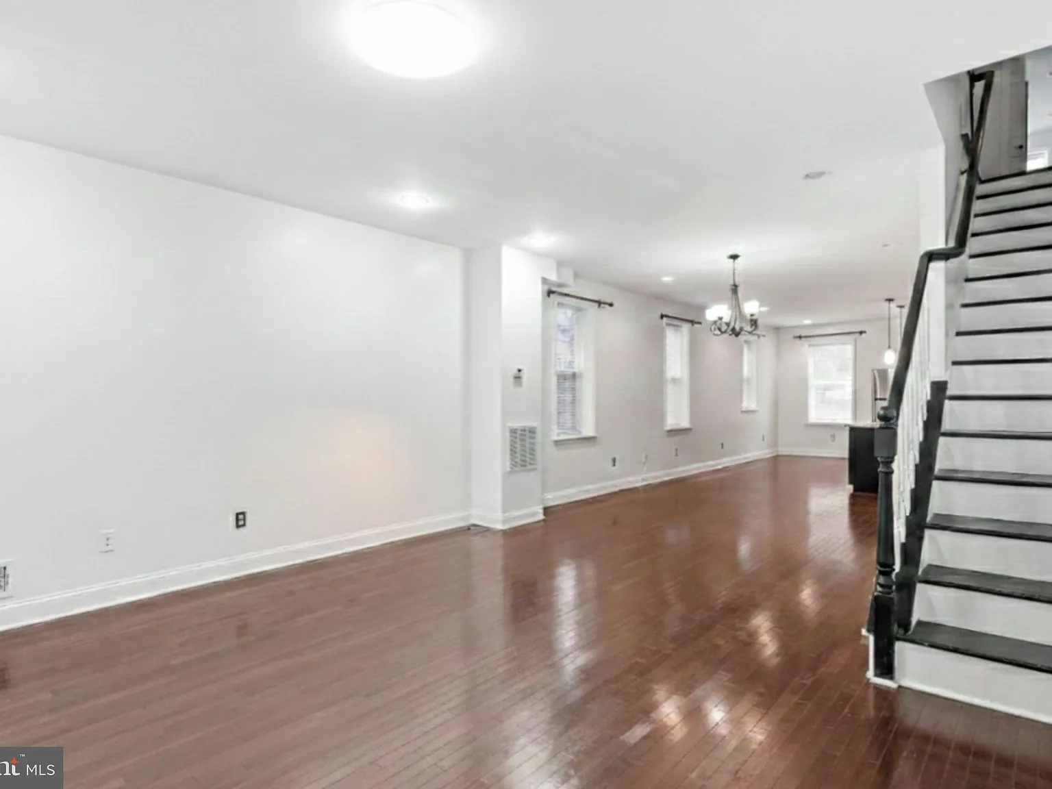 4 bed, 3.5 bath, 2351 sqft, $3,000 — Photo 4