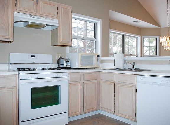 5th image of 402 Hill Ct #402