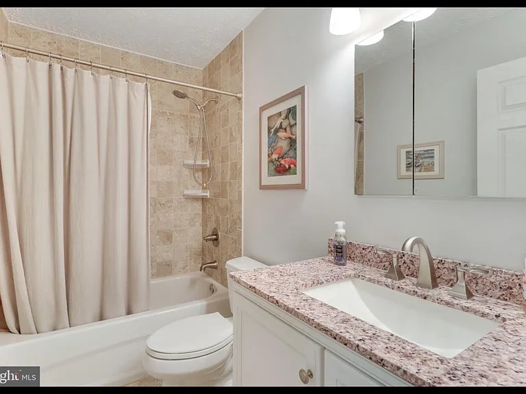 210 Pin Oak Ct — Photo 24