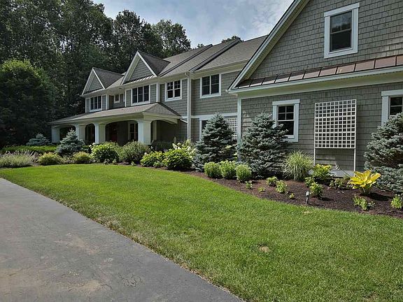 2nd image of 7 Beacon Hill Dr
